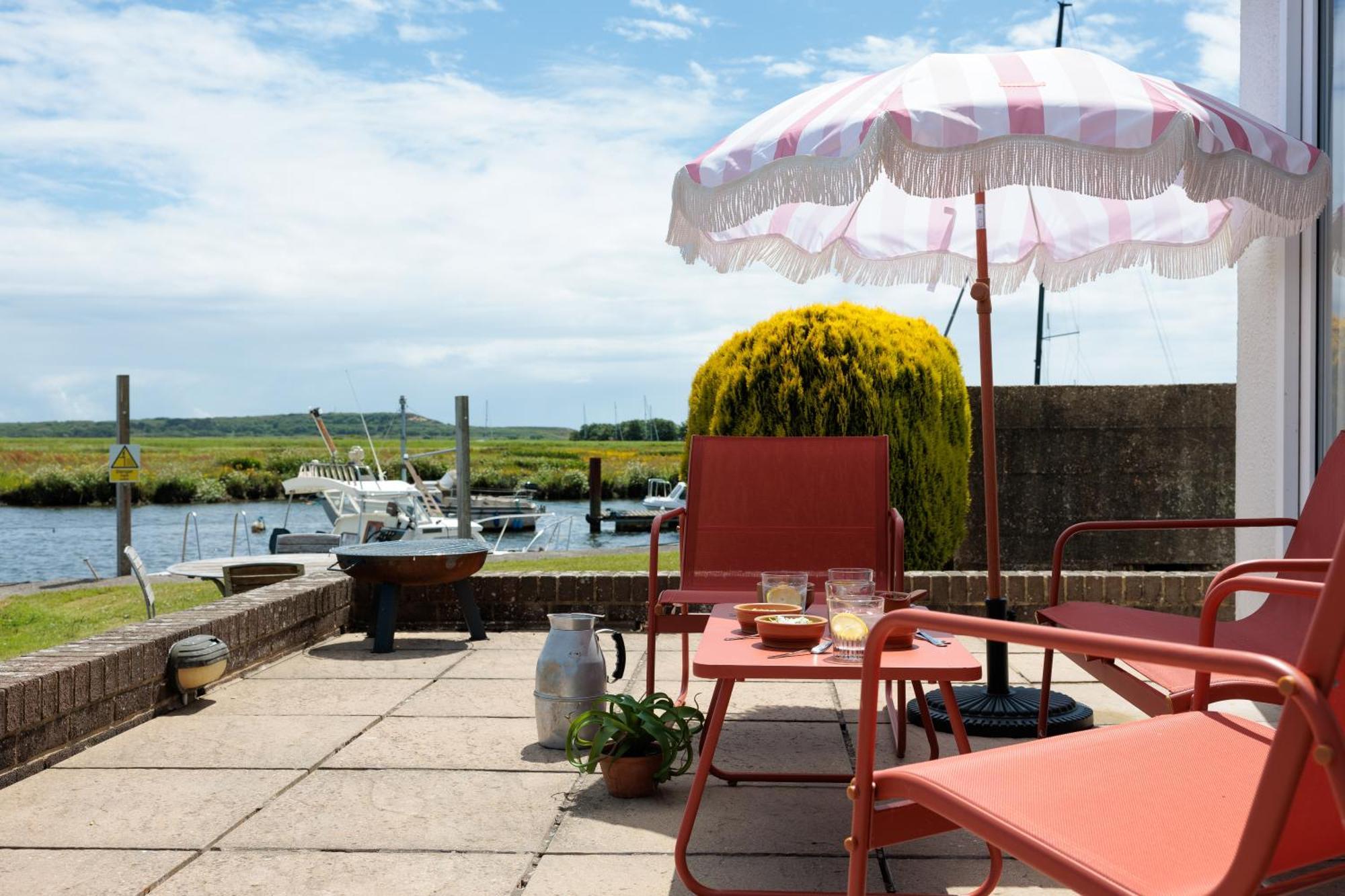 Hot Tub With A View - Christchurch Harbour Bagian luar foto