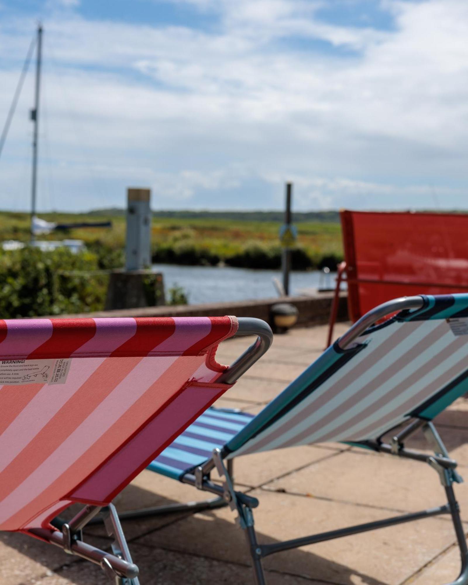 Hot Tub With A View - Christchurch Harbour Bagian luar foto