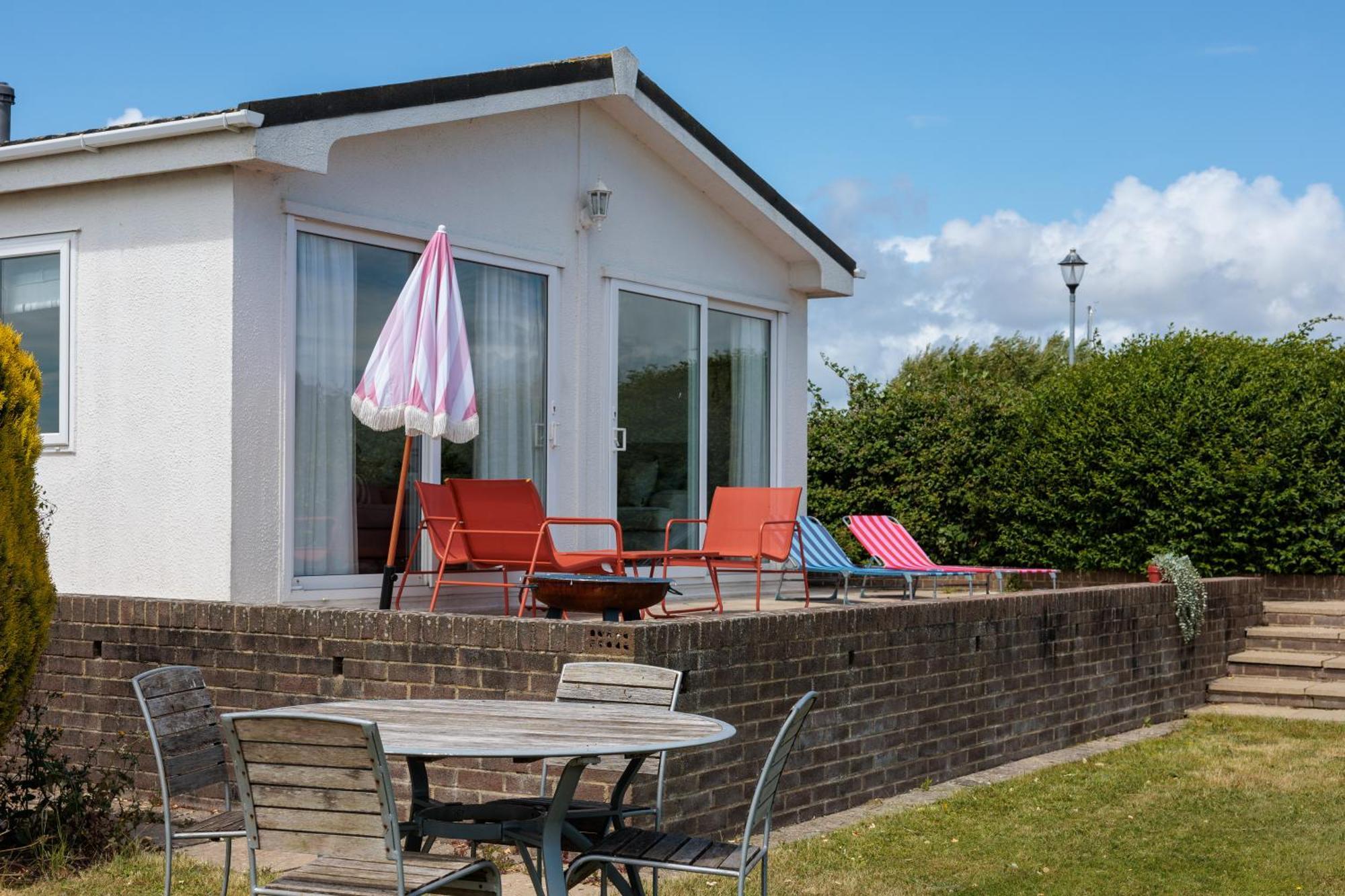 Hot Tub With A View - Christchurch Harbour Bagian luar foto