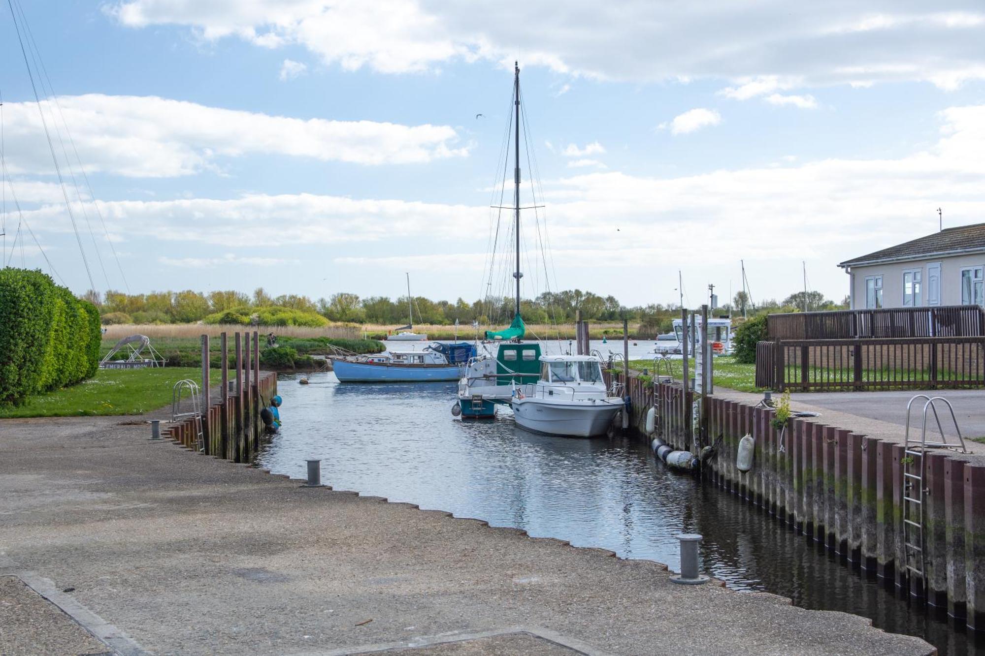 Hot Tub With A View - Christchurch Harbour Bagian luar foto