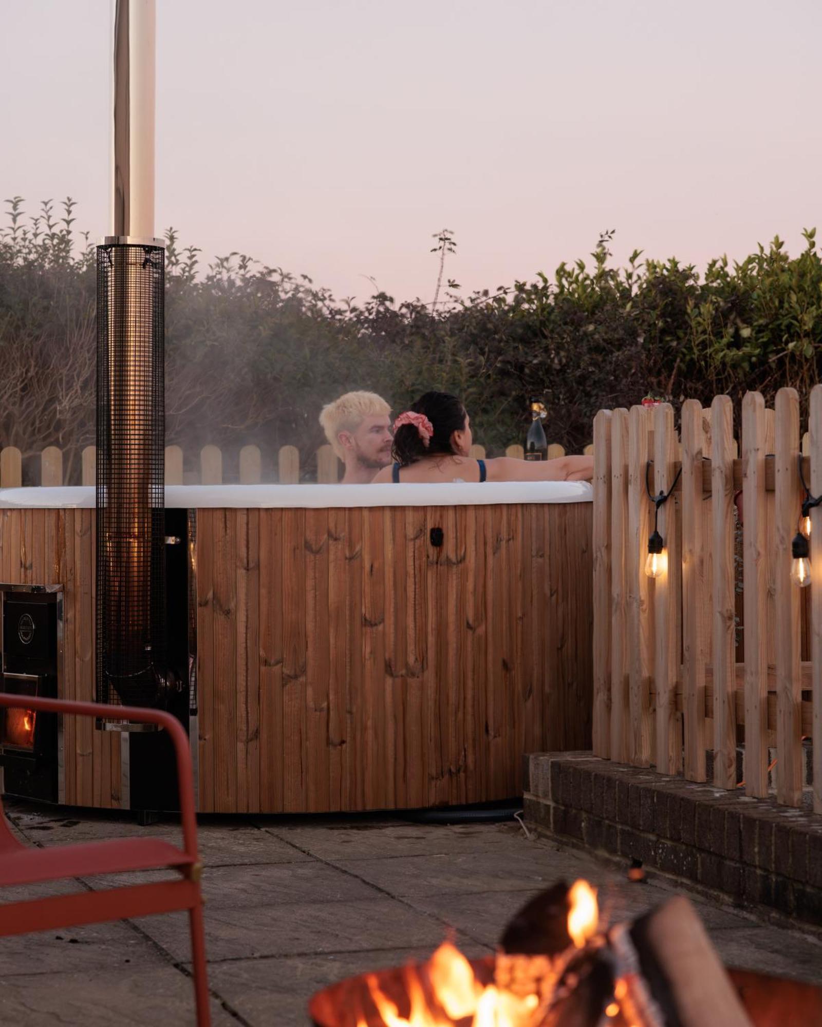 Hot Tub With A View - Christchurch Harbour Bagian luar foto
